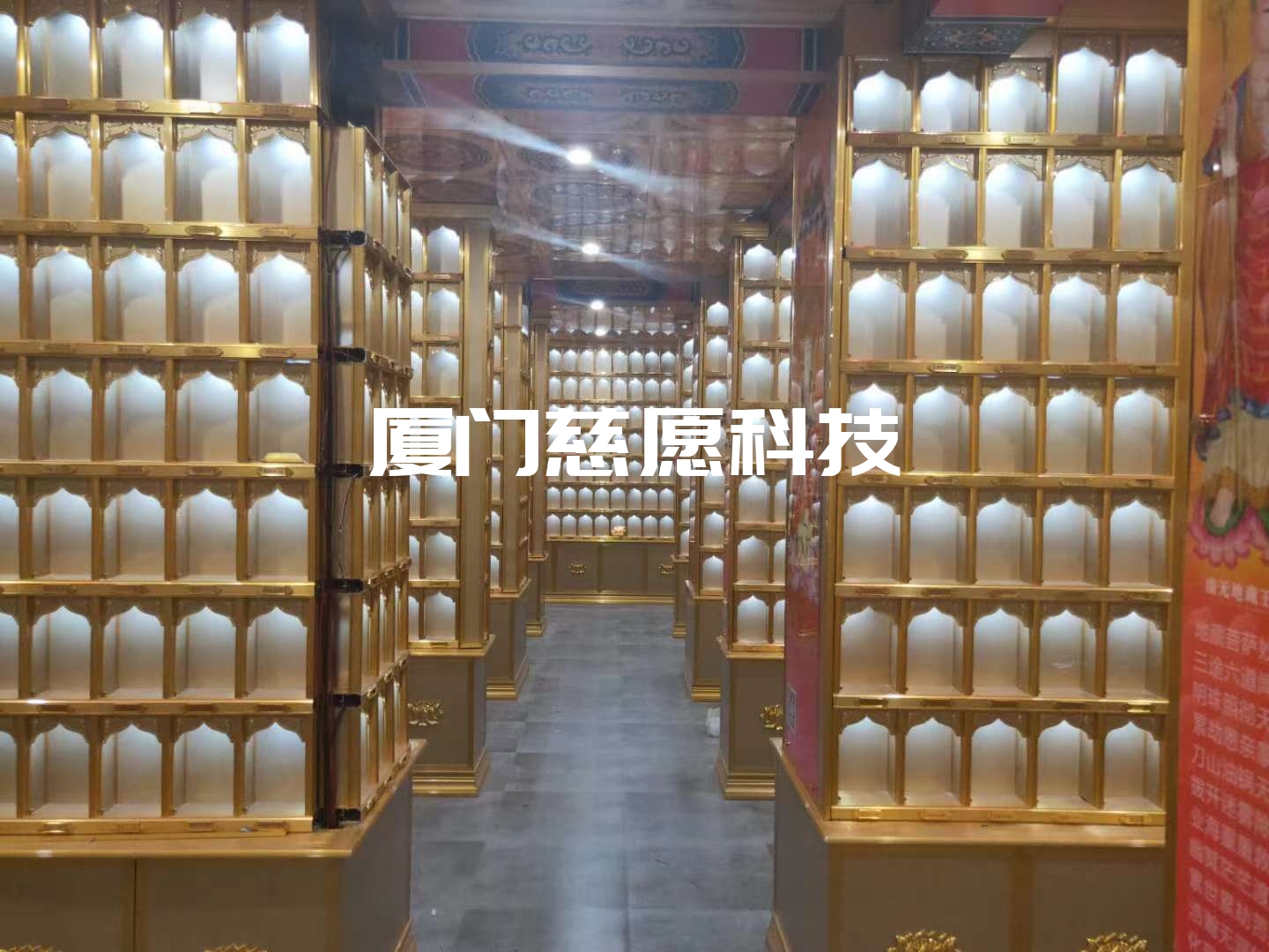 鋁合金牌位架價(jià)格是？